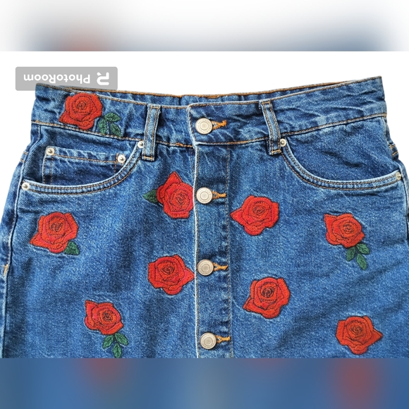 Zara Trafaluc Collection Demin Blue Red Mini Skirt Embroidered Roses Size XS - Picture 3 of 9